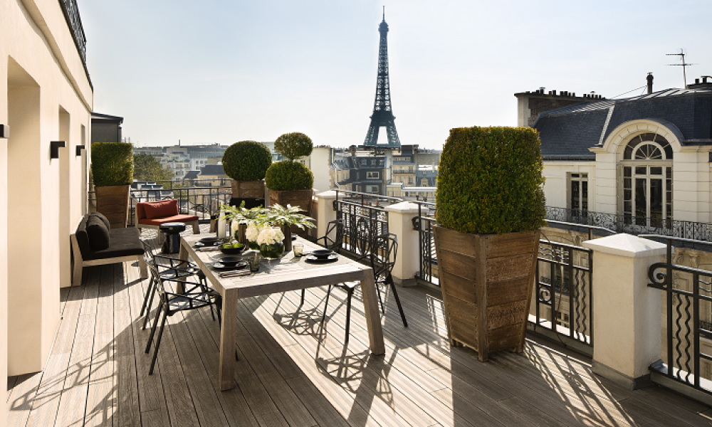 Terrasse vue sur le Tour Eiffel Marignan Paris